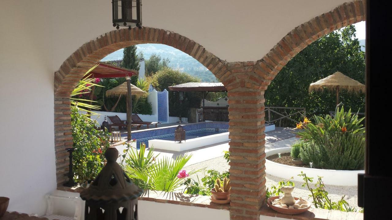 Boutique Bed & Breakfast Casa Utopia Alcaucín Buitenkant foto