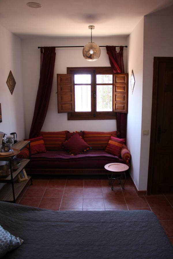Boutique Bed & Breakfast Casa Utopia Alcaucín Buitenkant foto